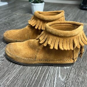 Minnetonka girls Suede Fringe moccasin Boots